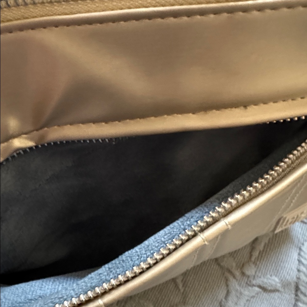 IHKWIP The City Chic Double Entry Crossbody - Gold - Picture 9 of 9